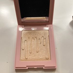 Kylie cosmetics highlighter
